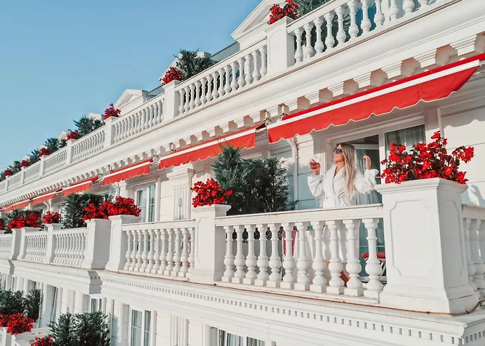 Flower Hotels & Resorts
