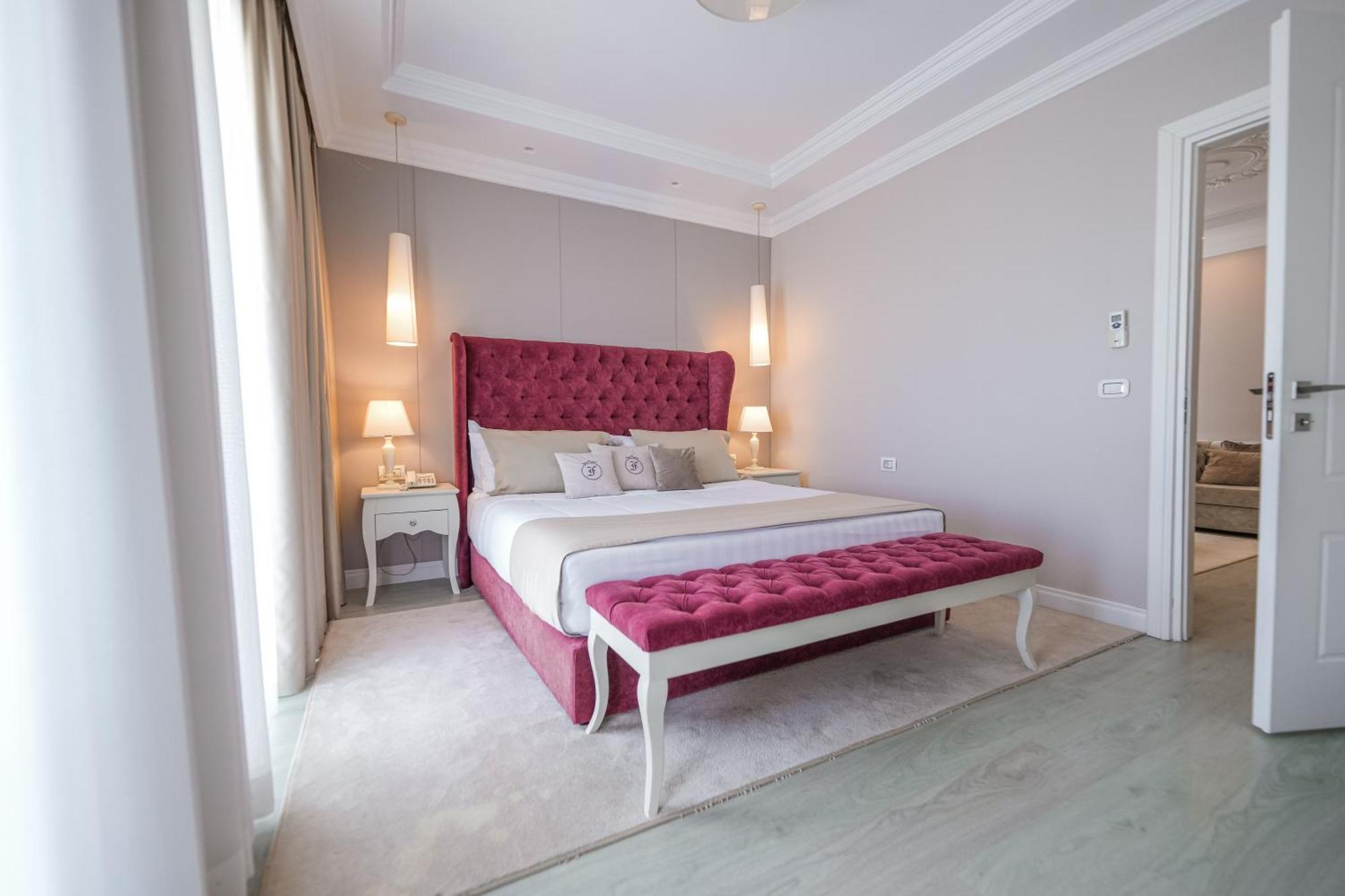 Flower & 5* Golem (Tirana)
