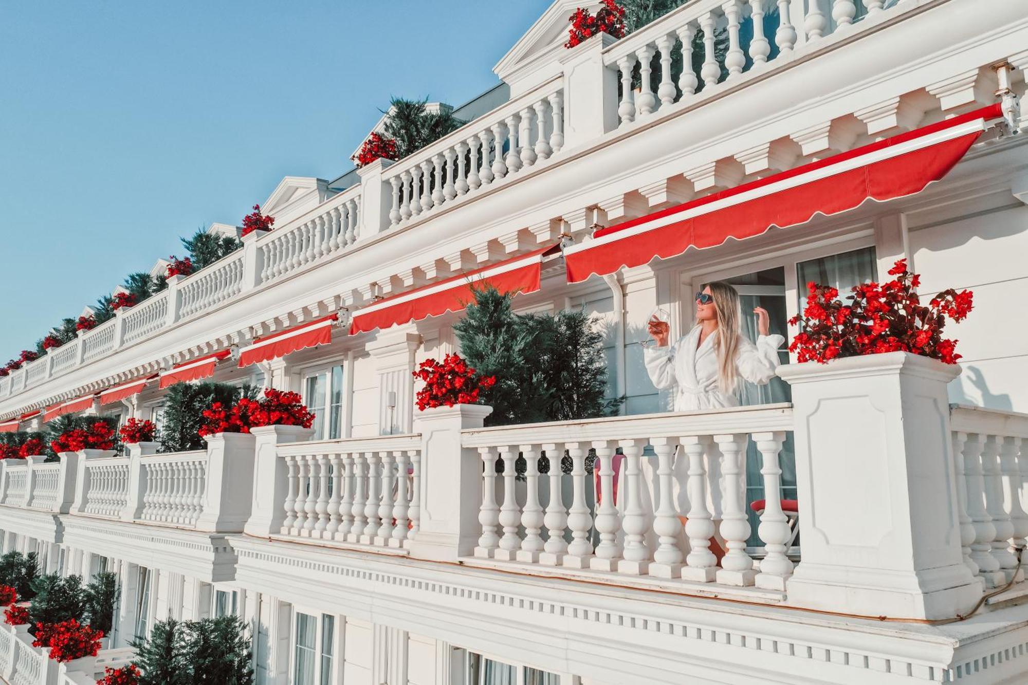 Flower Hotels&resorts Golem (Tirana)